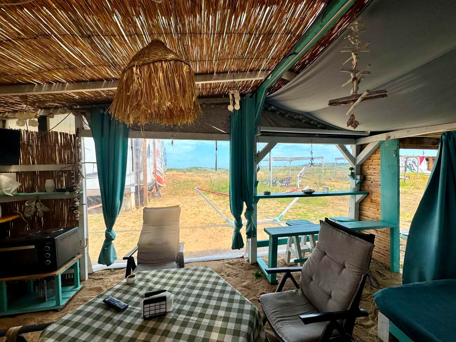 Екстериор на Beach view 22