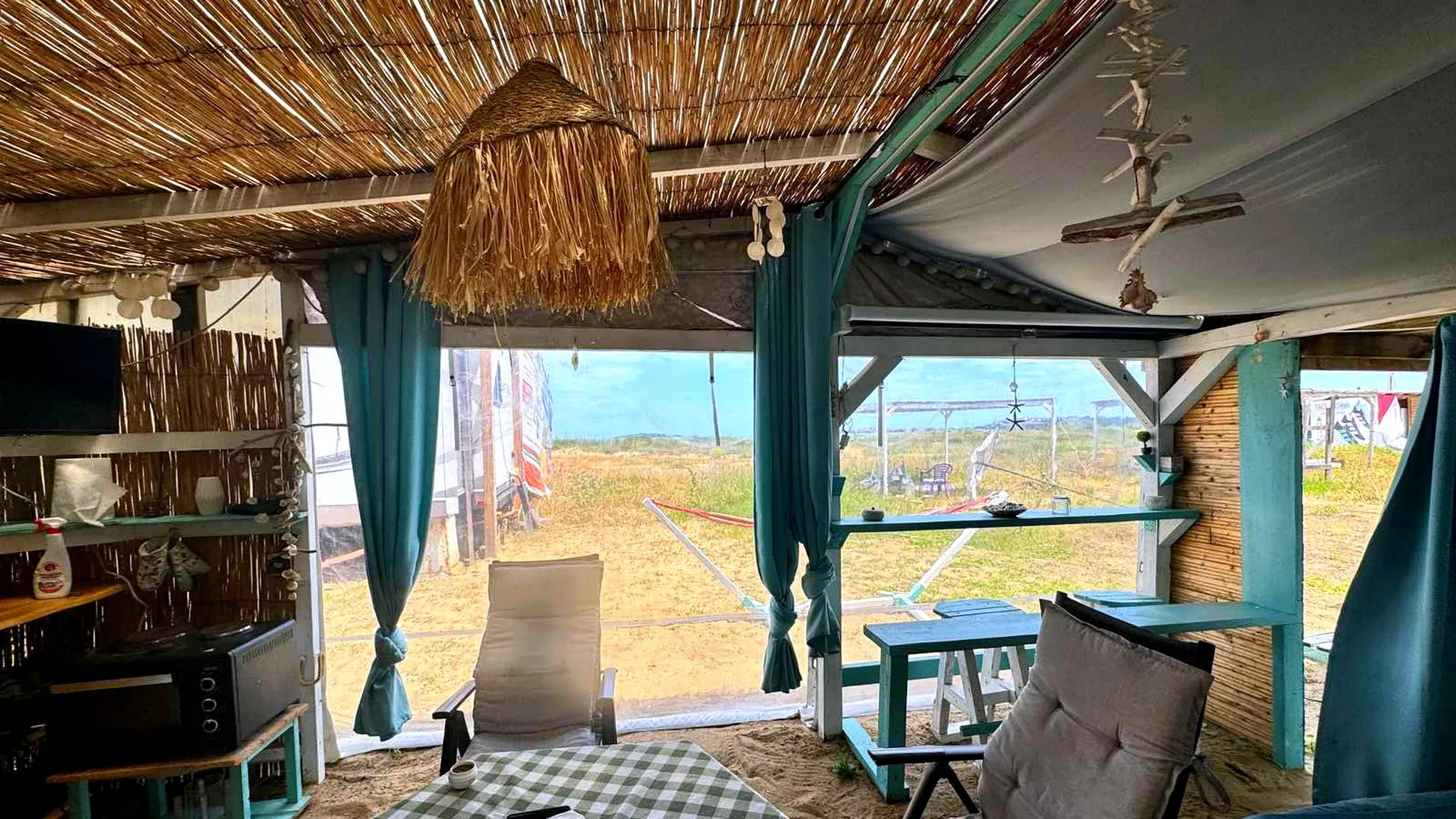 Външната зона на Beach View